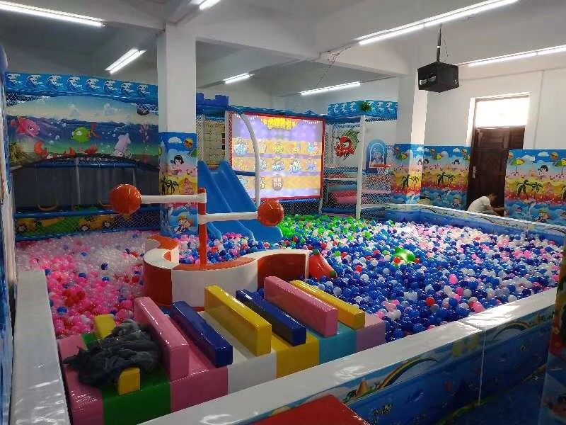 Theme Park Interactive Floor Projection Game Motion Throwing Ball For Kids / Indoor Soft Playground